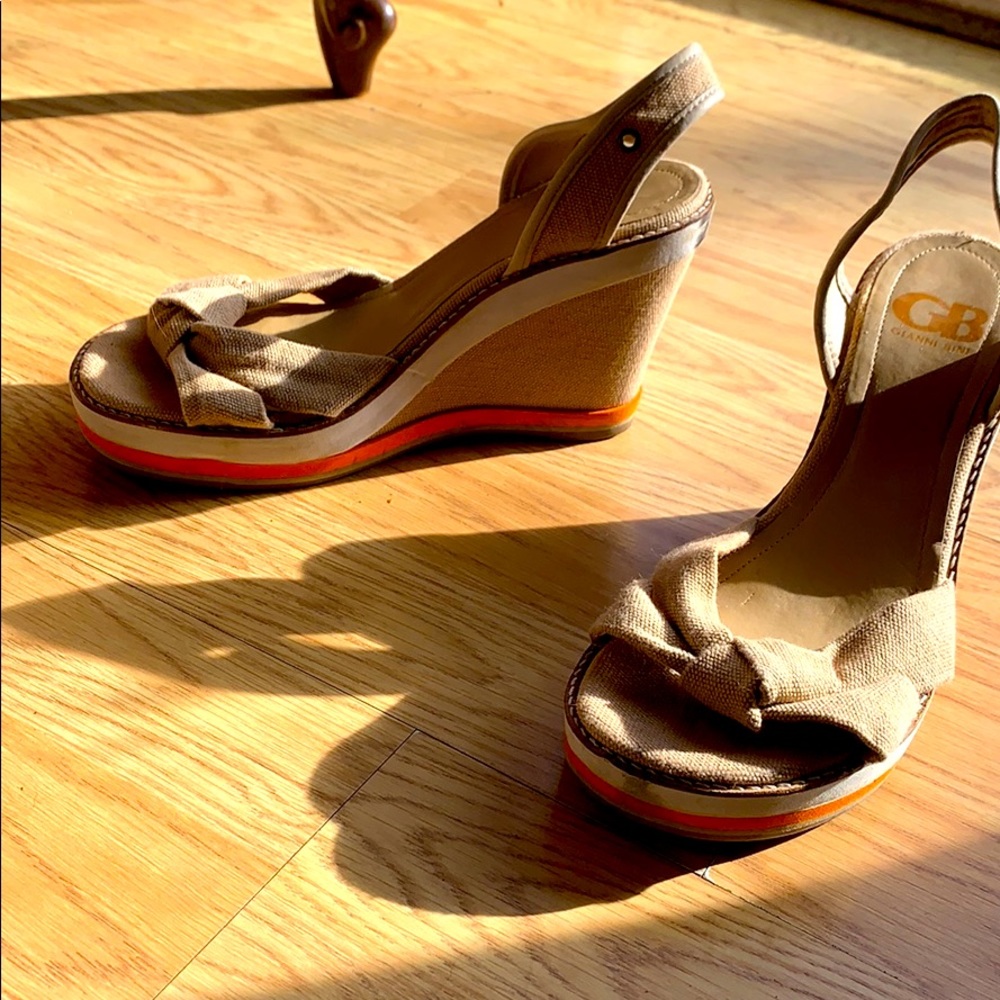 Women’s wedge sandals by Gianni Bini